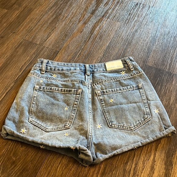 Daisy Jean Shorts - Picture 4 of 4